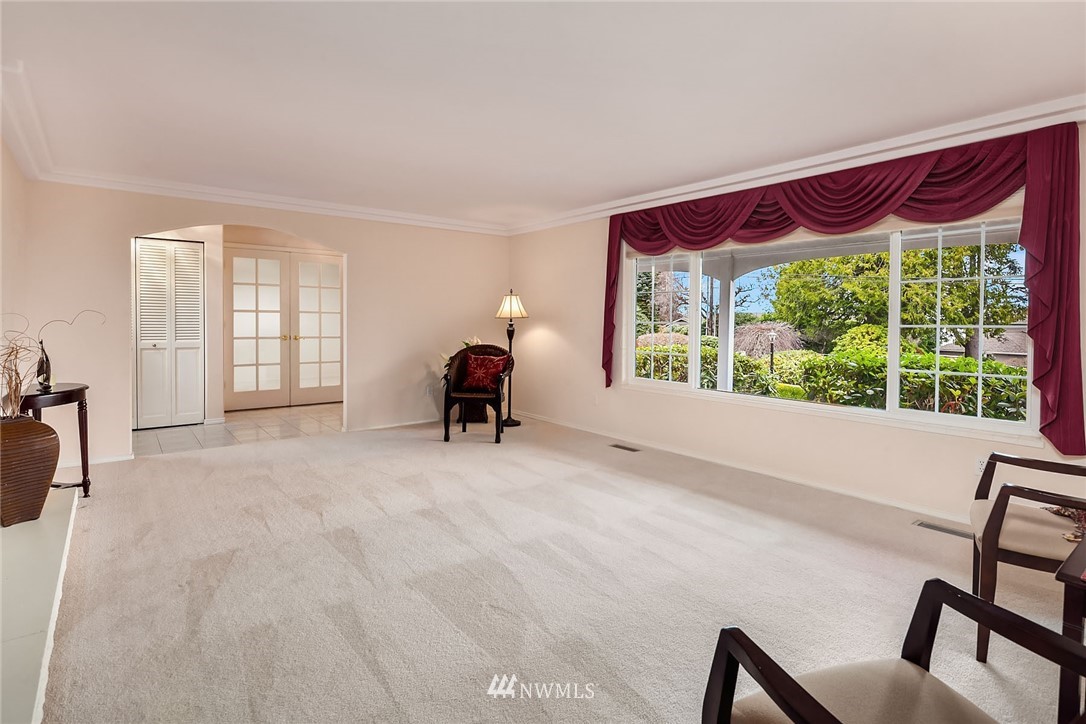 8714 Talbot Road Edmonds, WA 98026 - Photo 6 of 25