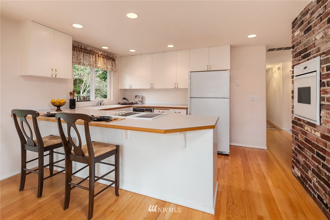 8714 Talbot Road Edmonds, WA 98026 - Photo 9 of 25