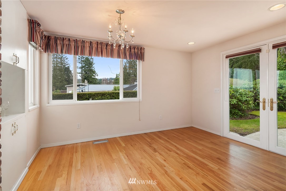 8714 Talbot Road Edmonds, WA 98026 - Photo 10 of 25