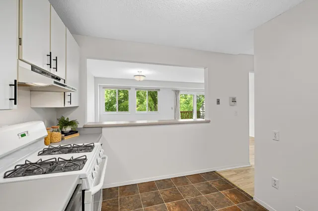$149,000 | 8944 Neill Lake Road, Unit 142B, Eden Prairie, MN 55347