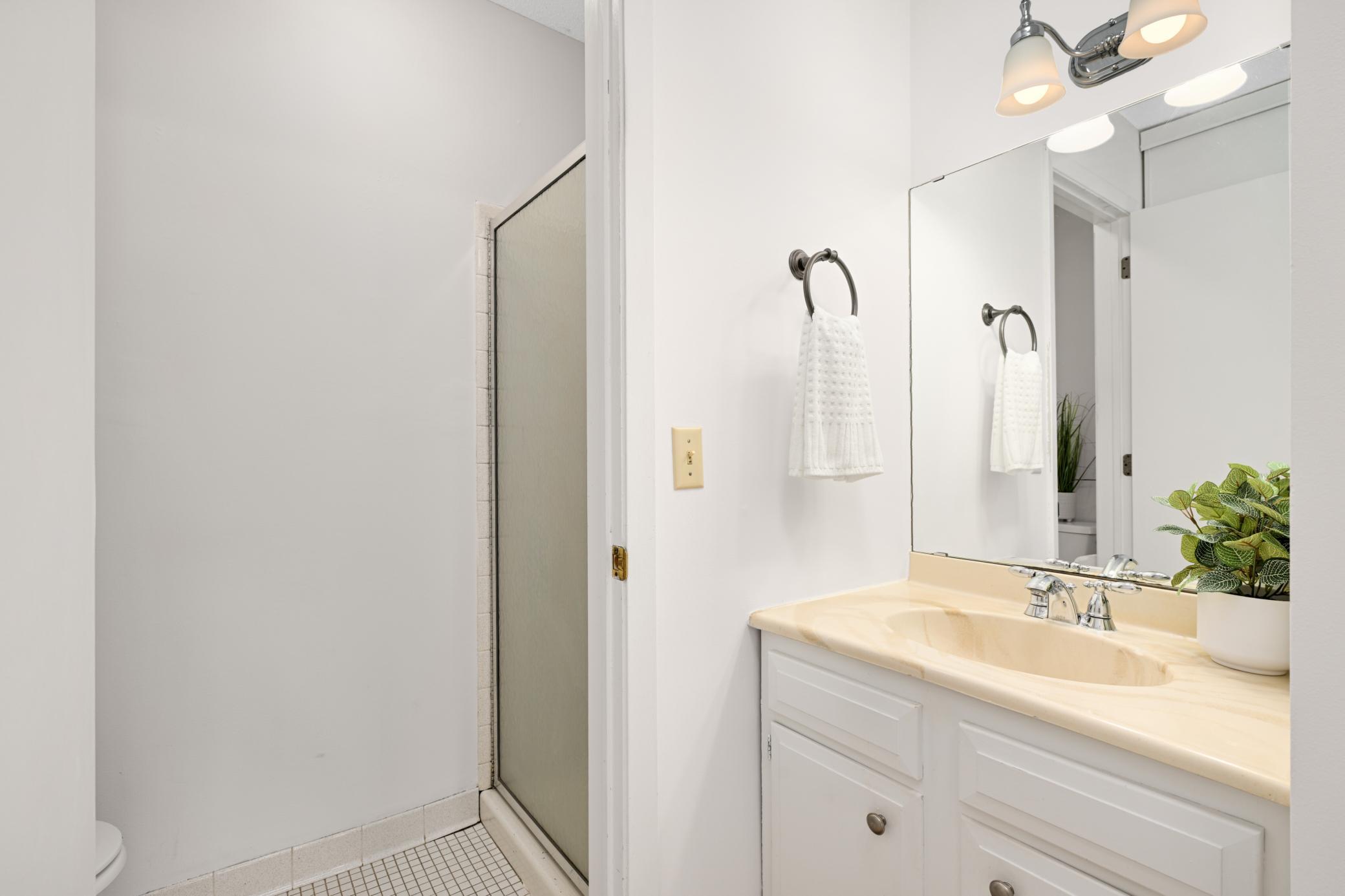 8944 Neill Lake Road, Unit 142B Eden Prairie, MN 55347 - Photo 15 of 37