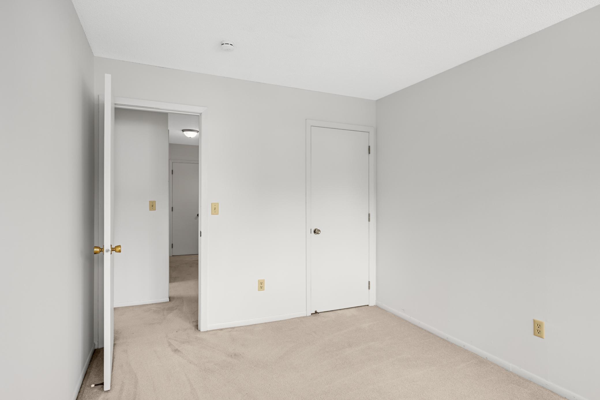 8944 Neill Lake Road, Unit 142B Eden Prairie, MN 55347 - Photo 17 of 37