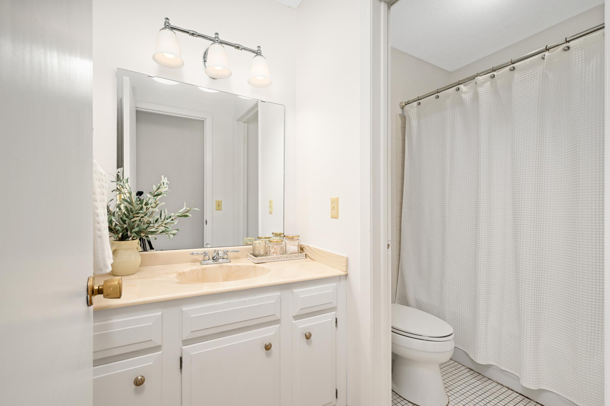 8944 Neill Lake Road, Unit 142B Eden Prairie, MN 55347 - Photo 18 of 37