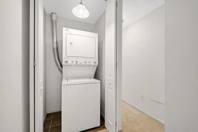 $149,000 | 8944 Neill Lake Road, Unit 142B, Eden Prairie, MN 55347