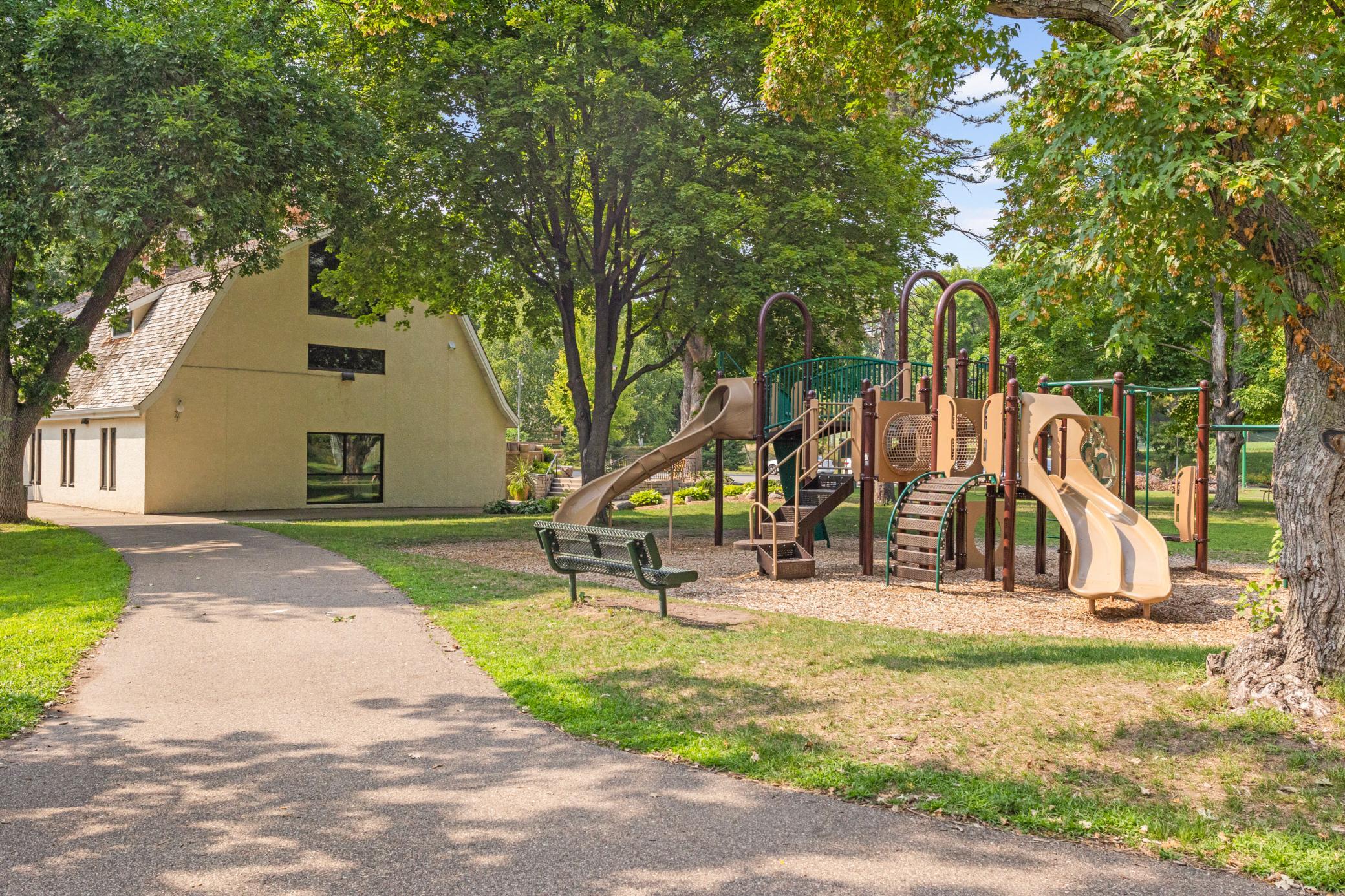 8944 Neill Lake Road, Unit 142B Eden Prairie, MN 55347 - Photo 22 of 37