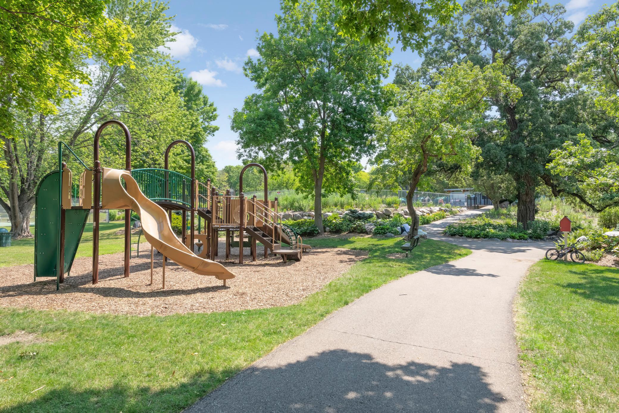 8944 Neill Lake Road, Unit 142B Eden Prairie, MN 55347 - Photo 23 of 37