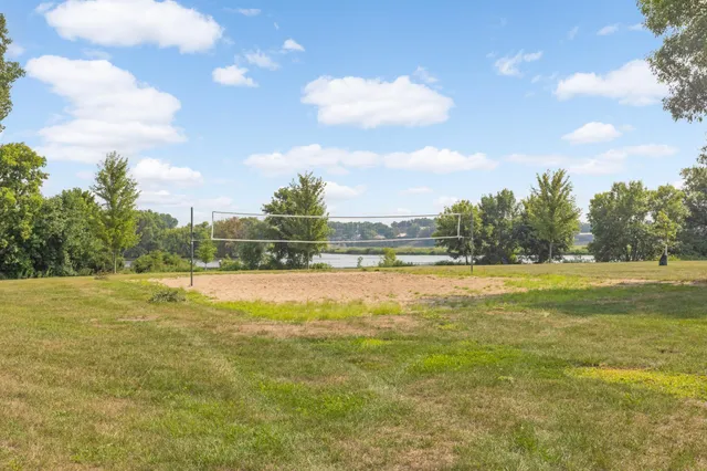 $149,000 | 8944 Neill Lake Road, Unit 142B, Eden Prairie, MN 55347