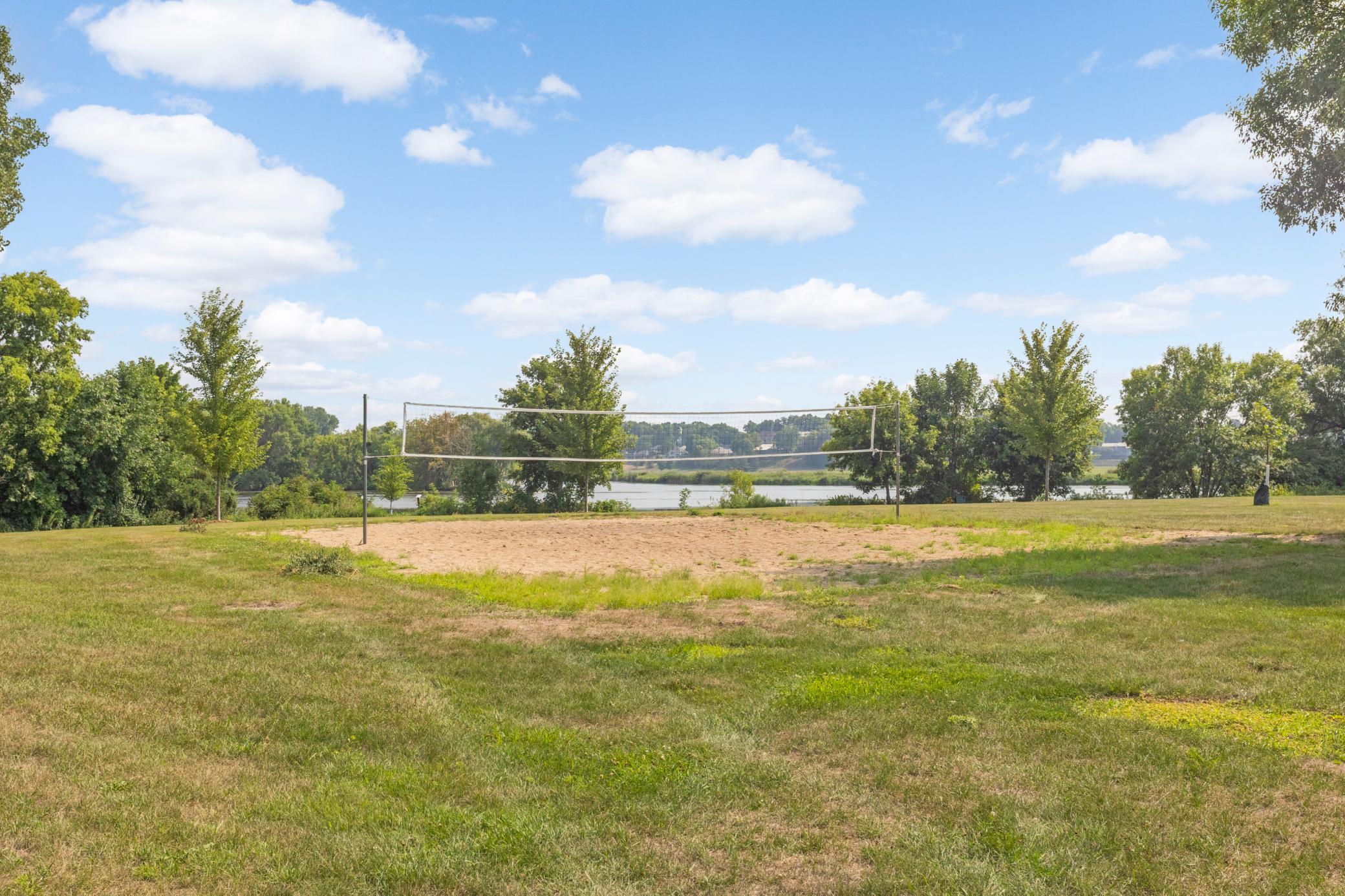 8944 Neill Lake Road, Unit 142B Eden Prairie, MN 55347 - Photo 32 of 37