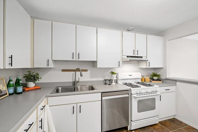 $149,000 | 8944 Neill Lake Road, Unit 142B, Eden Prairie, MN 55347