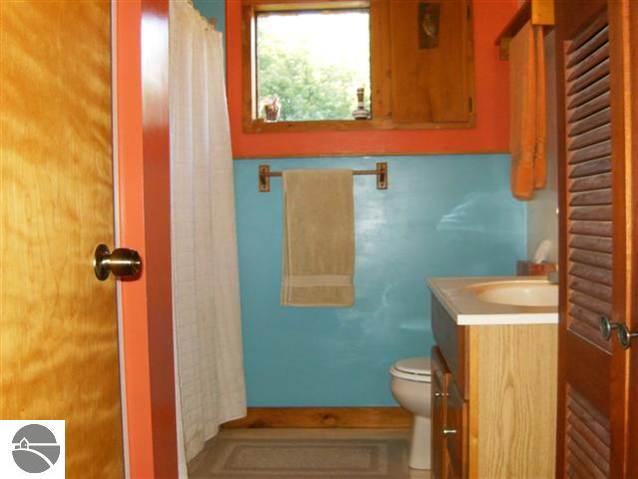 314 West Valley Road Maple City, MI 49664 - Photo 25 of 25 1739162-24.JPG