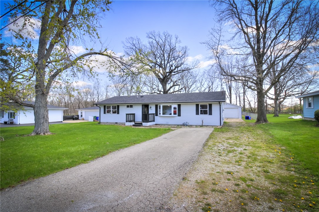 2528 File Drive Decatur, IL 62521 - Photo 2 of 23