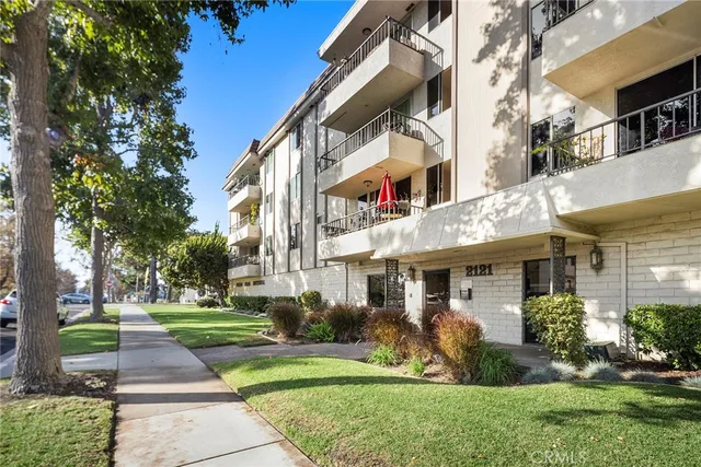 $499,900 | 2121 East 1st Street, Unit 308, Long Beach, CA 90803