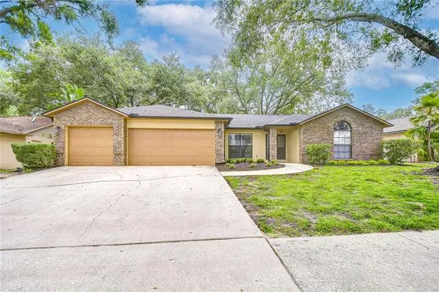 $535,000 | 512 Pinewalk Drive, Brandon, FL 33510