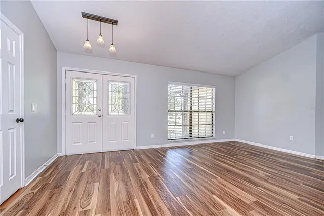 $535,000 | 512 Pinewalk Drive, Brandon, FL 33510