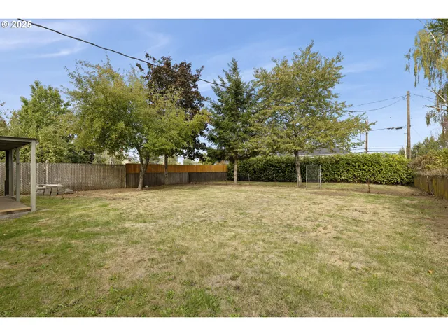 a view of an outdoor space