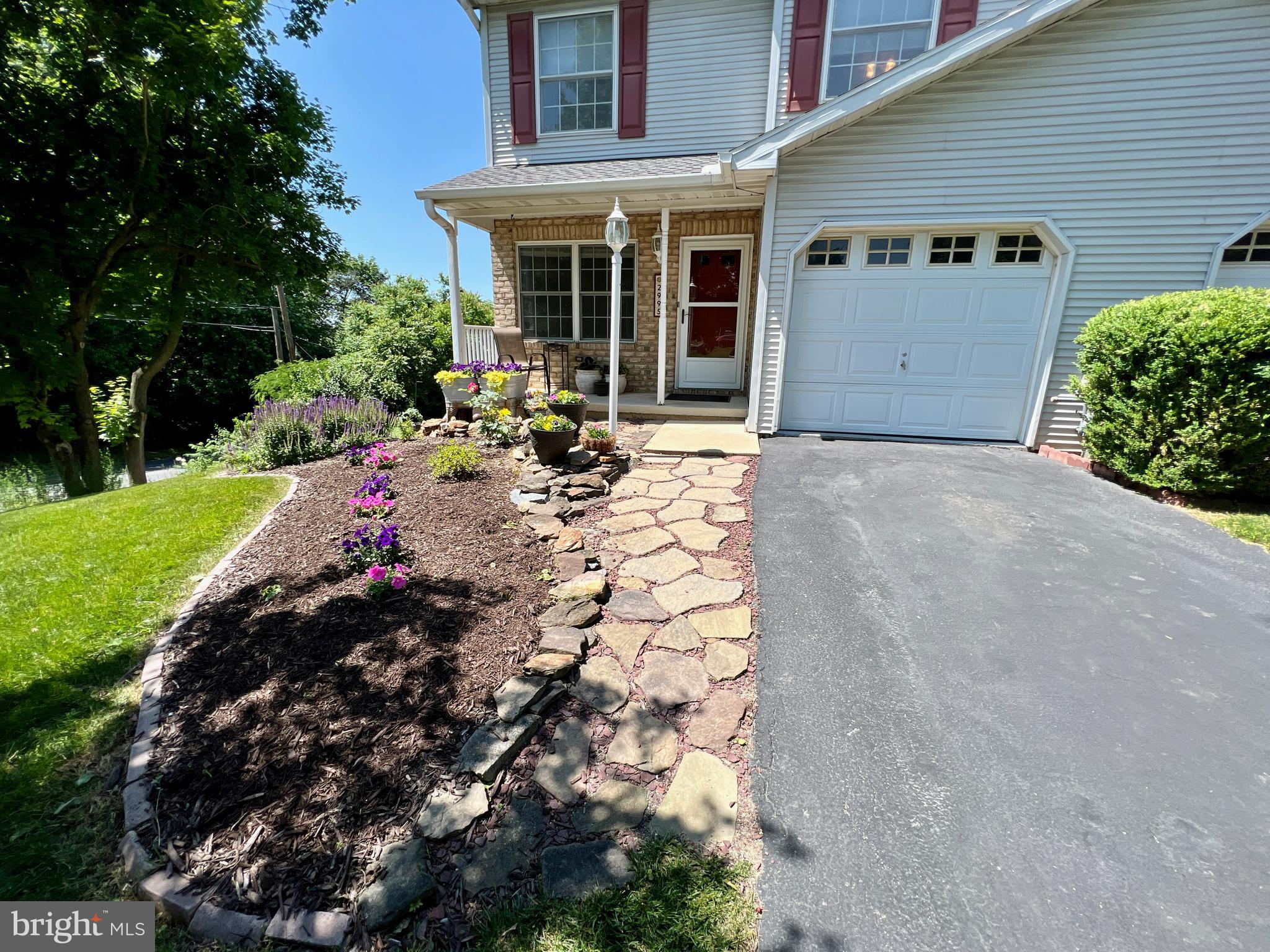 2995 Robin Road York, PA 17404 - Photo 3 of 38 Gallery Image 3