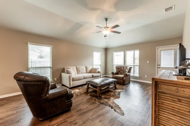 $269,900 | 109 Red Deer Way, Huntsville, TX 77320