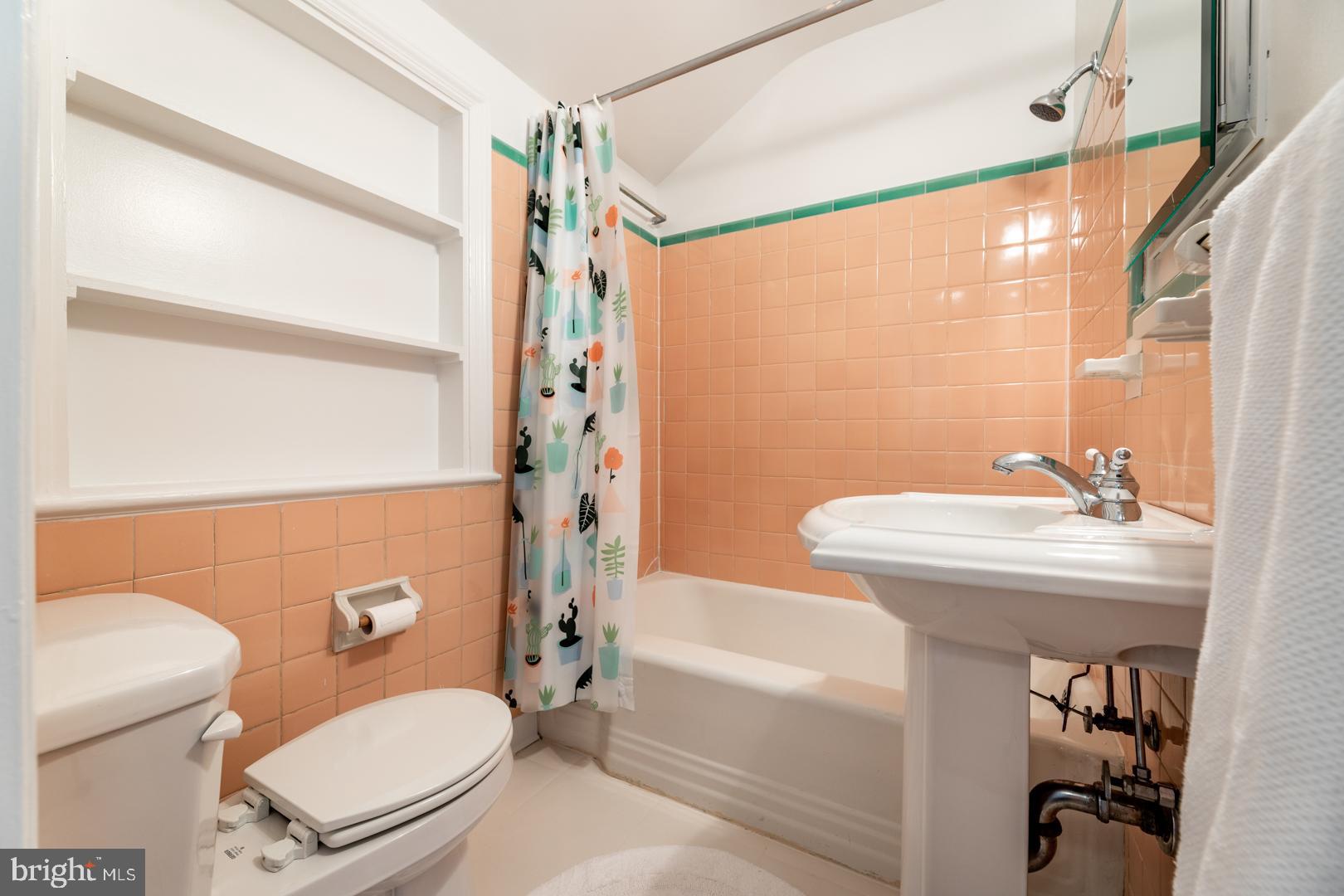 10009 Raynor Road Silver Spring, MD 20901 - Photo 20 of 34 a bathroom with a sink toilet and shower