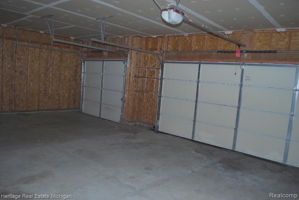 2216 Ridgewood Drive Howell, MI 48843 - Photo 31 of 41 DSC_0156.jpg