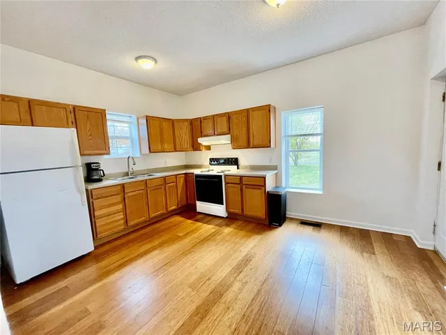 $1,050 | 452 East Ferguson Avenue, Unit A, Wood River, IL 62095