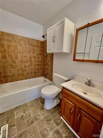 $1,050 | 452 East Ferguson Avenue, Unit A, Wood River, IL 62095