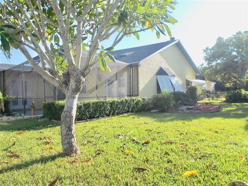 95 Southwest Cabana Point Circle Stuart, FL 34994 - Photo 4 of 32 Gallery Image 4