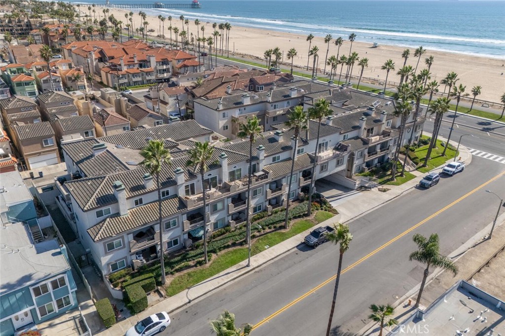 1516 Pacific Coast Highway, Unit 101 Huntington Beach, CA 92648 - Photo 3 of 58 a city view