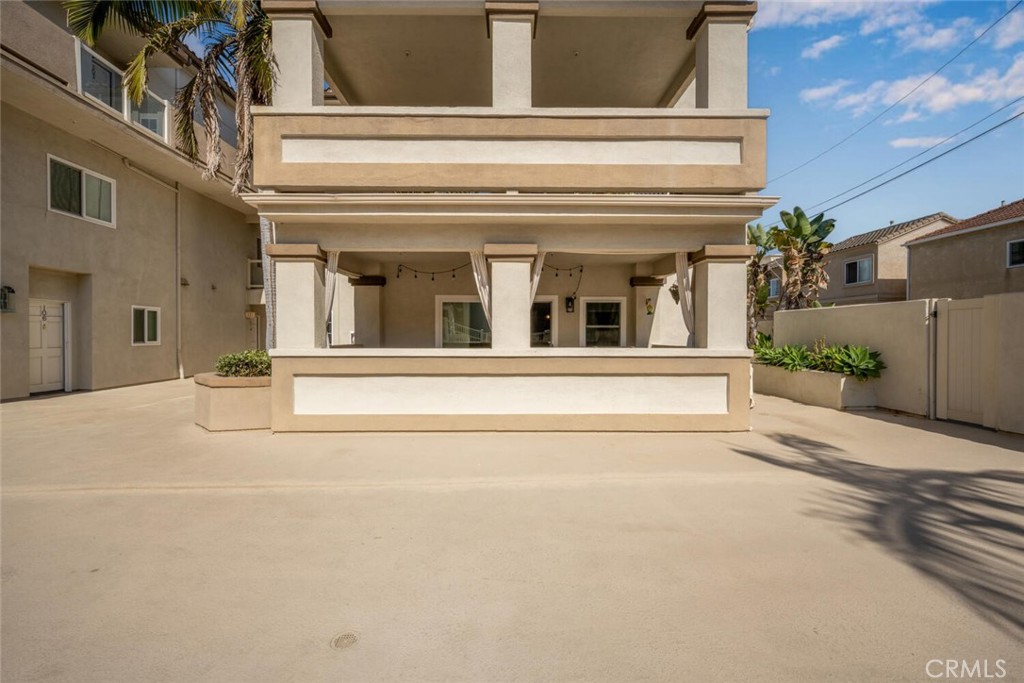 1516 Pacific Coast Highway, Unit 101 Huntington Beach, CA 92648 - Photo 38 of 58 front view of a building