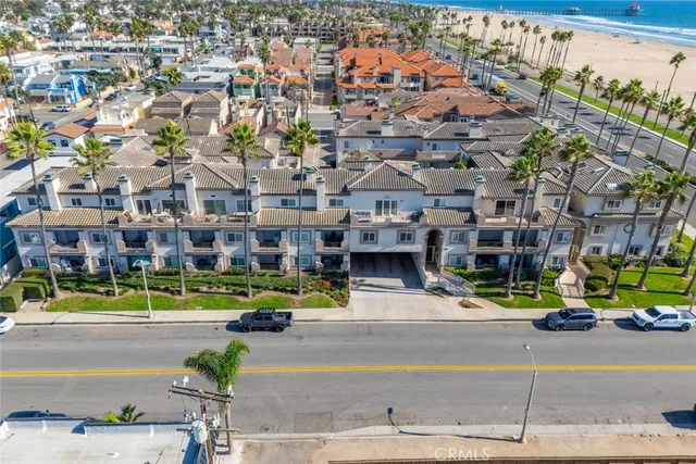 $1,065,000 | 1516 Pacific Coast Highway, Unit 101, Huntington Beach, CA 92648