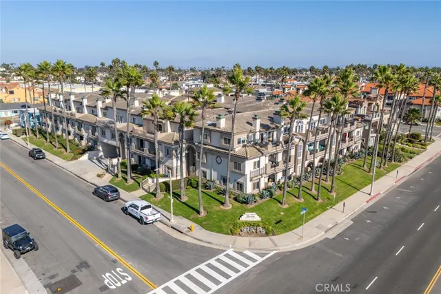 $1,065,000 | 1516 Pacific Coast Highway, Unit 101, Huntington Beach, CA 92648