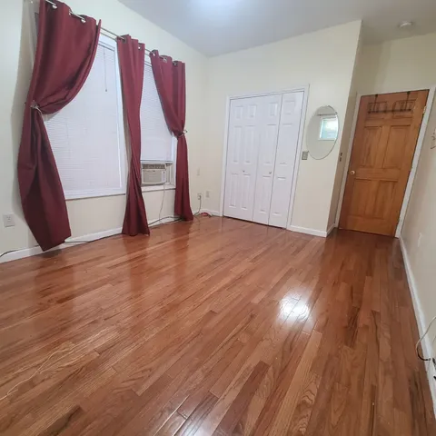 $4,200 | 561 Ave East, Bayonne, NJ 07002