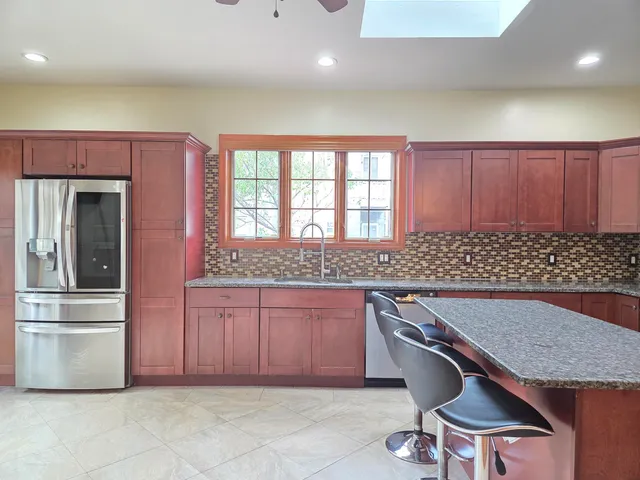 $4,200 | 561 Ave East, Bayonne, NJ 07002