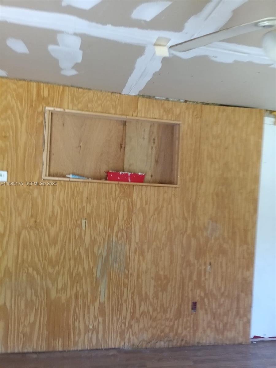 147 2nd Way Interlachen, FL 32148 - Photo 13 of 28 a view of a bathroom with a shower curtain