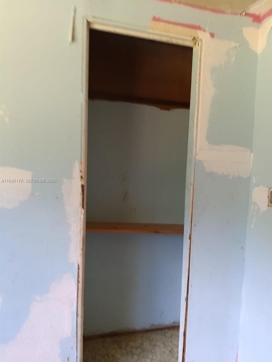 147 2nd Way Interlachen, FL 32148 - Photo 17 of 28 a view of walk in closet