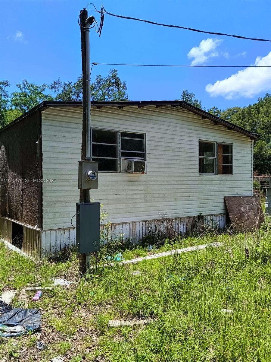 147 2nd Way Interlachen, FL 32148 - Photo 2 of 28 a front view of a house with garden