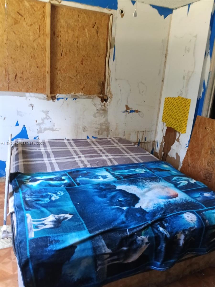 147 2nd Way Interlachen, FL 32148 - Photo 8 of 28 a bathroom with a sink and a mirror