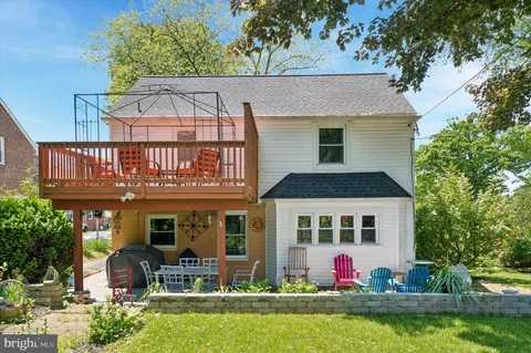 a front view of house with yard space and swimming pool
