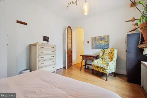 a picture of a very nice looking room