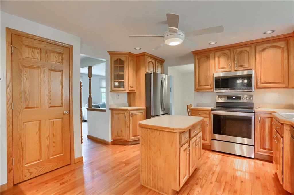 217 Baintree Road Moon Township, PA 15108 - Photo 6 of 34 Gallery Image 6