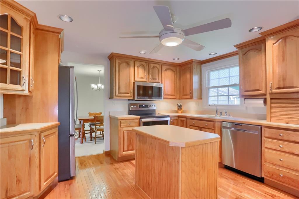217 Baintree Road Moon Township, PA 15108 - Photo 8 of 34 Gallery Image 8
