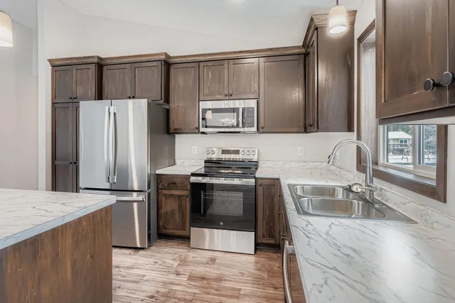 $484,900 | 510 Lois Lane, Lino Lakes, MN 55014