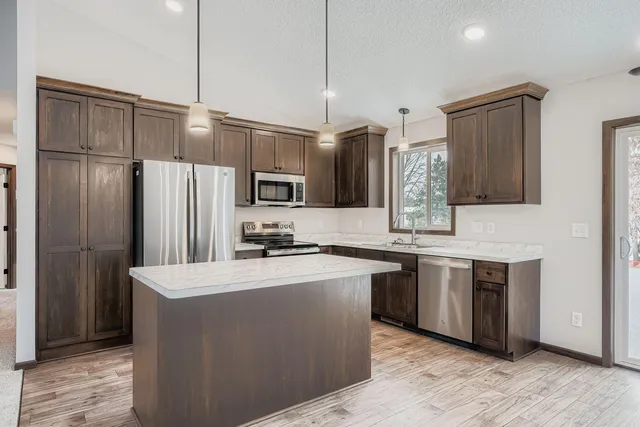 $484,900 | 510 Lois Lane, Lino Lakes, MN 55014