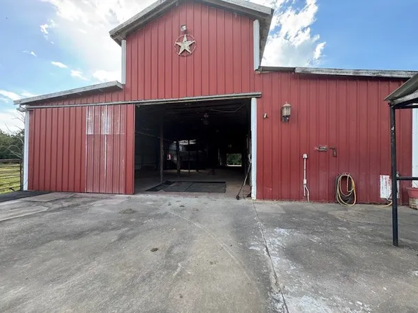 $850,000 | 545 Farm To Market 834, Liberty, TX 77575