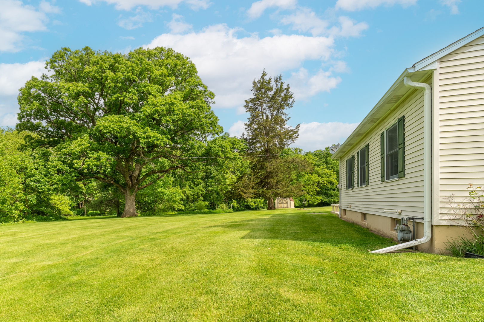 698 North 2853rd Road LaSalle, IL 61301 - Photo 6 of 39 a view of yard with green space