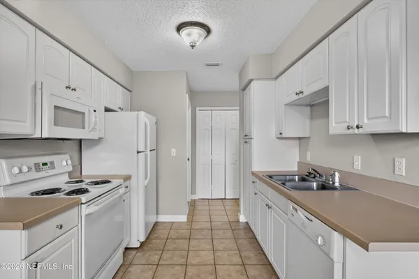 $1,300 | 1800 Park Avenue, Unit 358, Orange Park, FL 32073