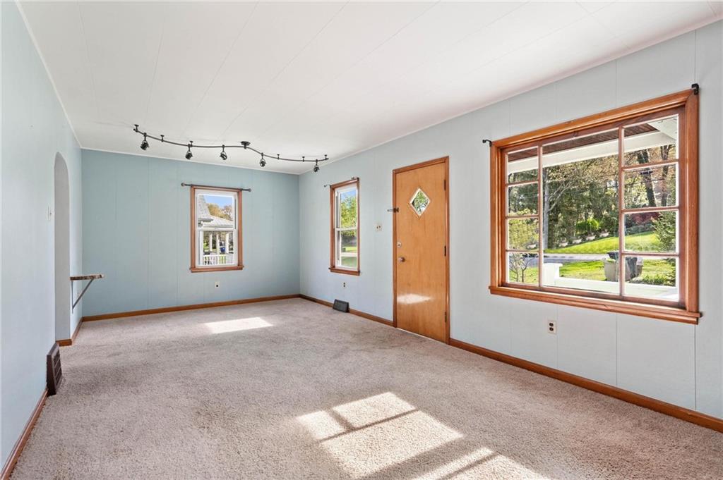 537 Shenango Road Beaver Falls, PA 15010 - Photo 8 of 25 Gallery Image 8
