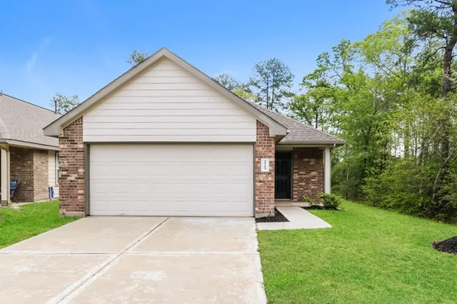 $1,705 | 2723 South Lina Court, Conroe, TX 77301