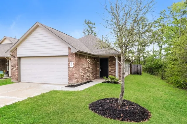 $1,705 | 2723 South Lina Court, Conroe, TX 77301
