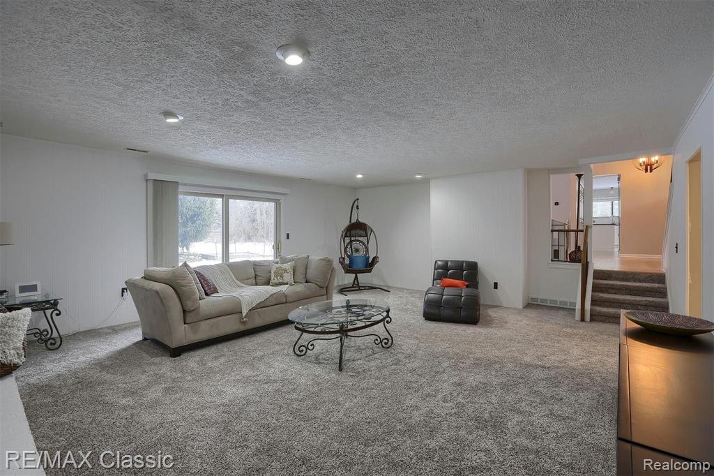 695 Plum Ridge Drive Rochester Hills, MI 48309 - Photo 27 of 38