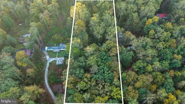 a view of a tennis court